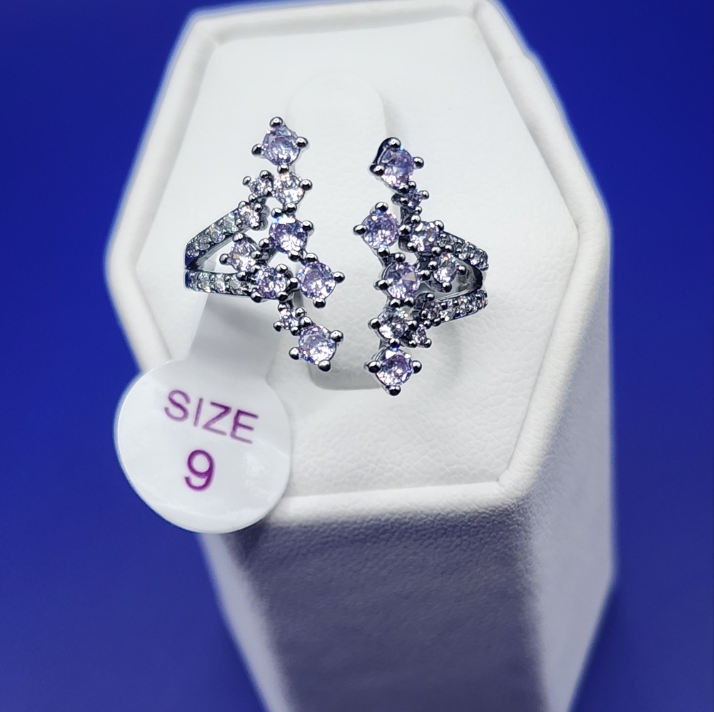 She Flies Free - Bomb Party